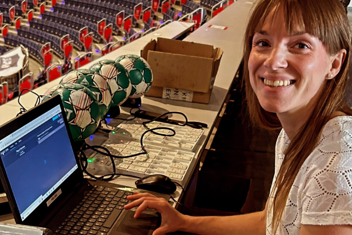 Lara Kellerman attends handball league games in Handball Budnesliga as both sports data journalist and a sports scientist to help television broadcasters and social media experts post about games.