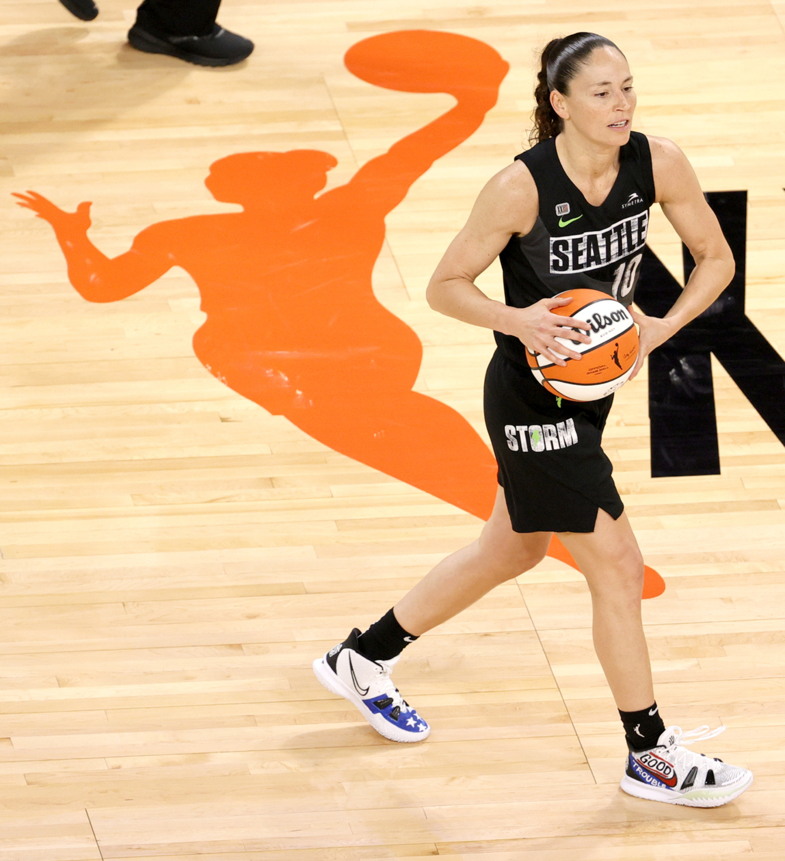 female basketball player warm up with ball