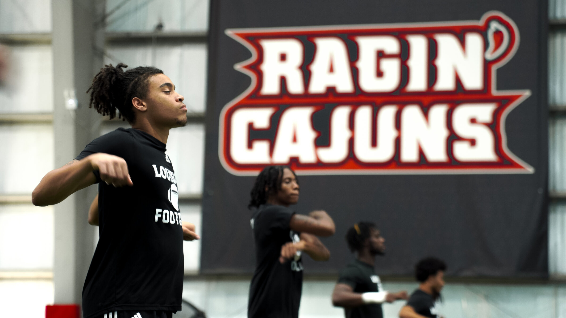 Fußballspieler der University of Louisiana nutzen Sportanalysen, um vor der Saison und vor Spielen bessere Trainingsgewohnheiten zu entwickeln.