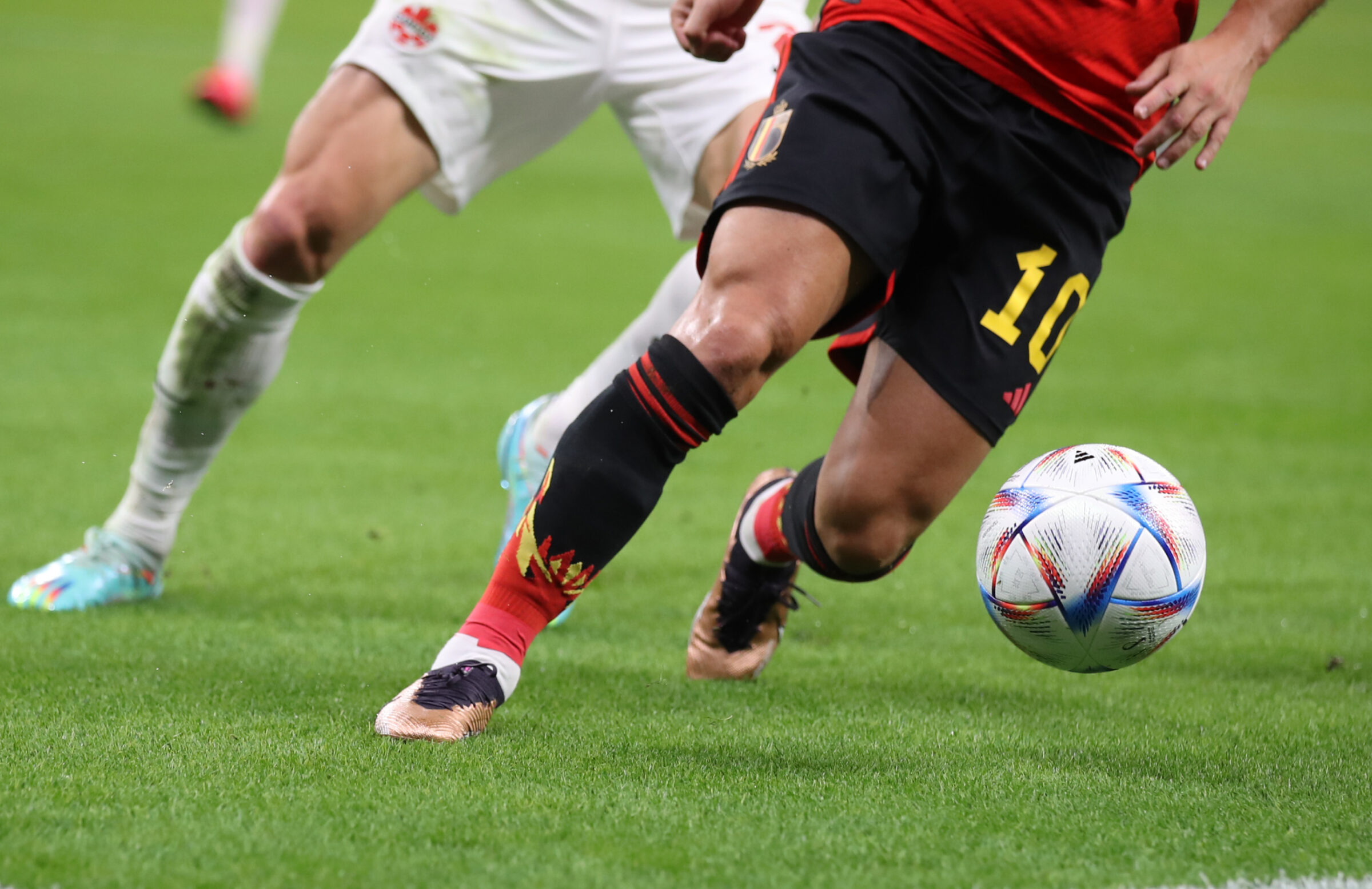 Football players experience a lot of internal and external load on their bodies during a match.